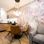 Jacuzzi Apartment Main Square