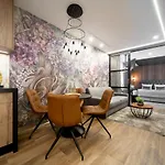 Jacuzzi Apartment Main Square